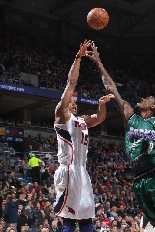 特雷杨超远压哨三分老鹰绝杀活塞止颓势